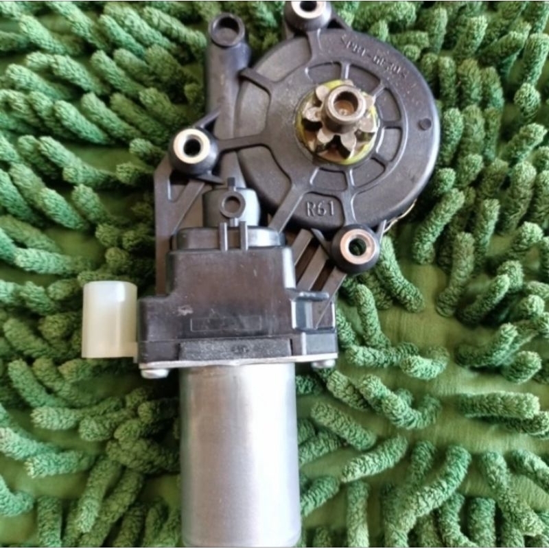 dinamo motor power window depan kanan Daihatsu ayla