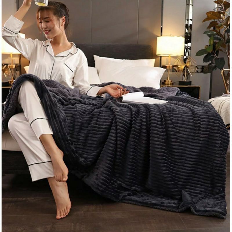 Selimut Dewasa Bulu Tebal 180x200 Embos Polos