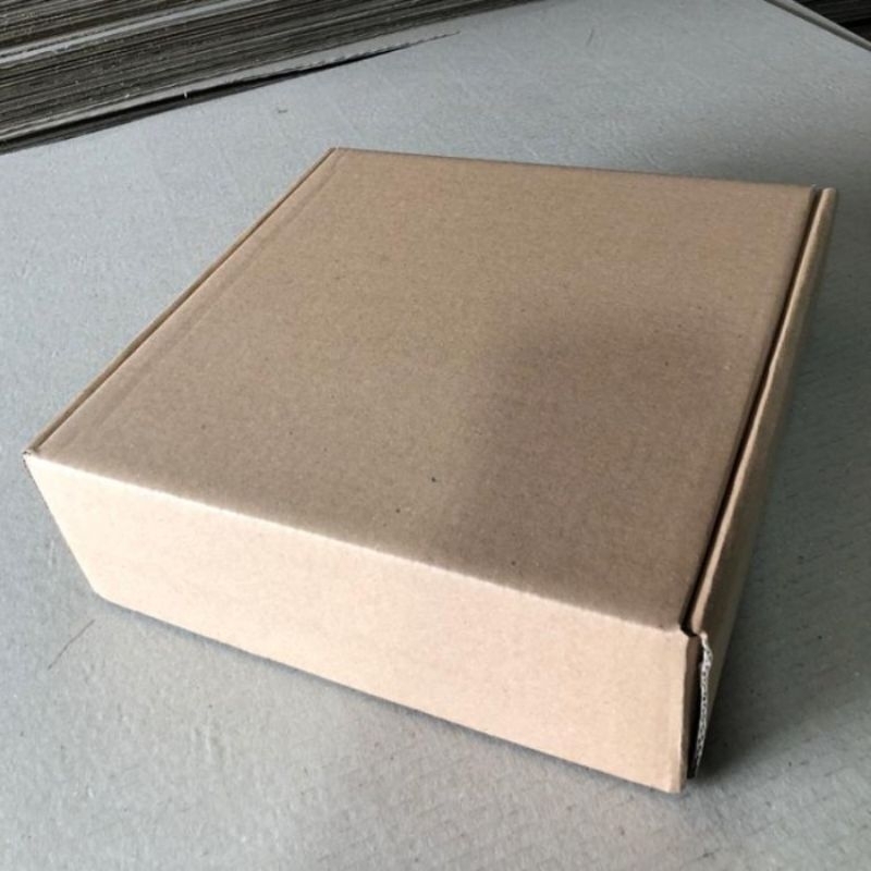 

kardus hampers 23.5x21.5x7 cm polos die cut