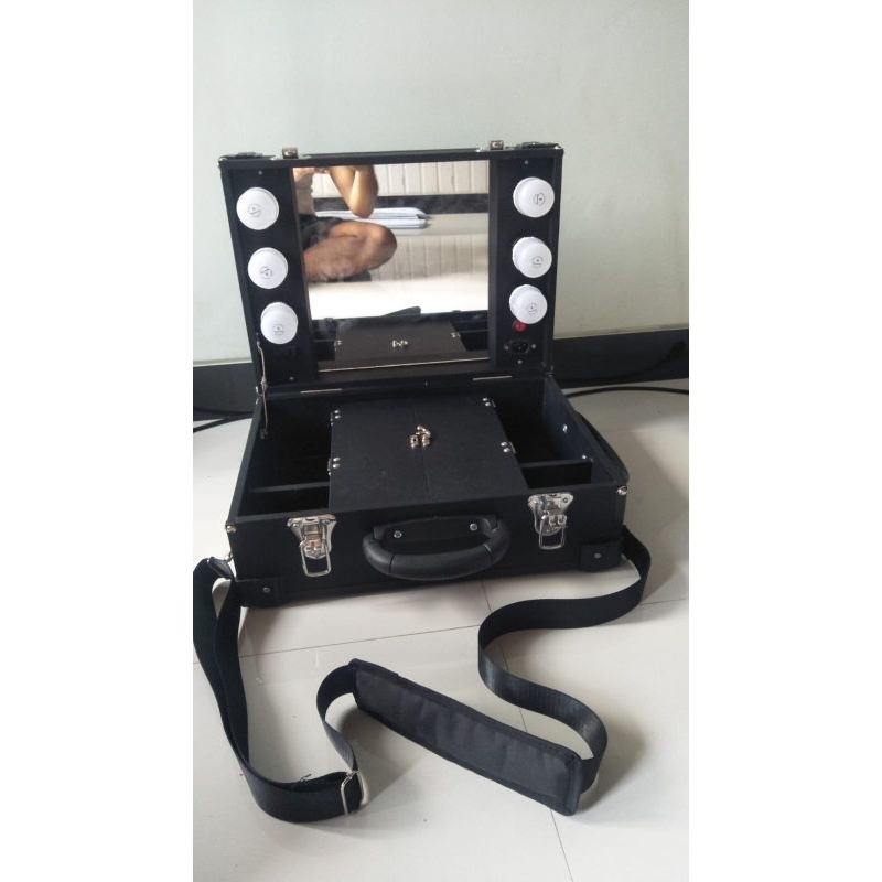 Koper Makeup/Beautycase/bok Makeup model Tali Slempang 6 Lampu