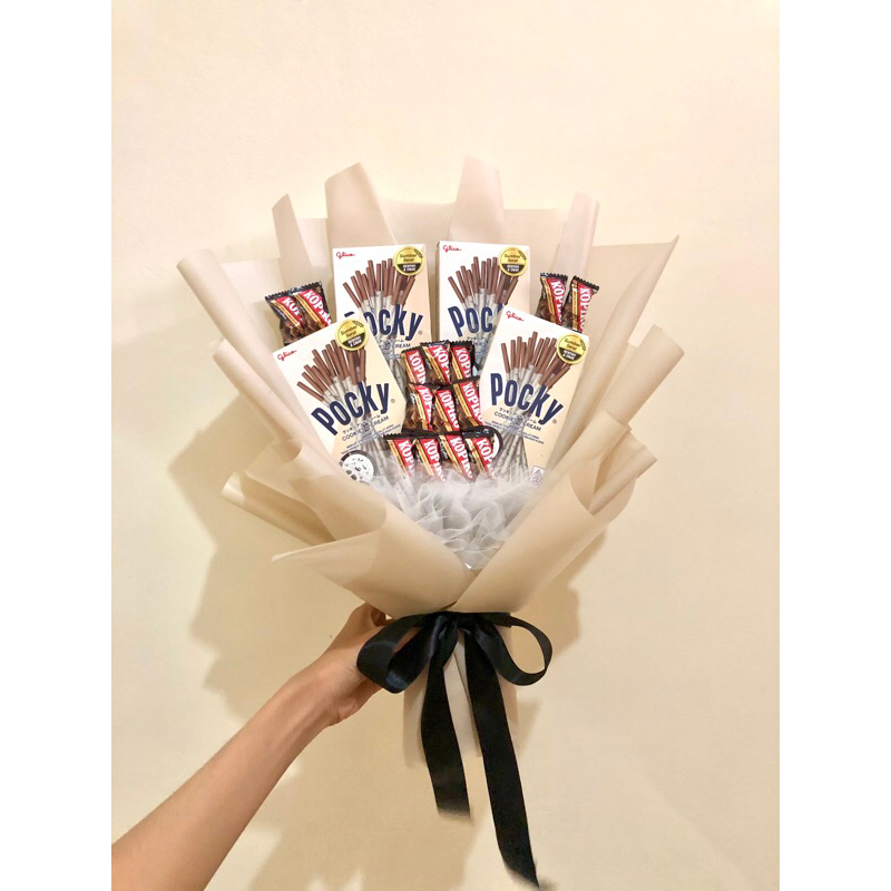 

DIB.BUKETIN / BUKET SNACK / BUKET WISUDA GRADUATION / BUKET JAJANAN / BUKET MURAH / KADO BUKET / BOUQUET