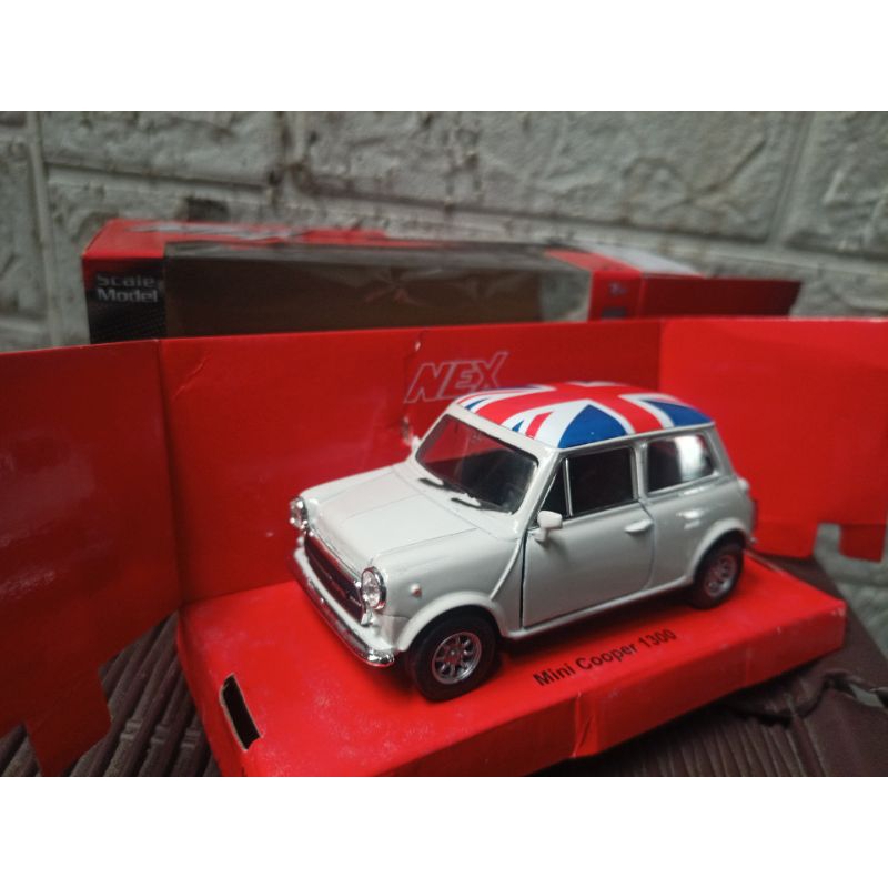 NEX WELLY MINI COOPER 1300 MORRIS ENGLAND FLAG 1:32 MINIATUR DIECAST mini atur Cocok dijadikan pajan