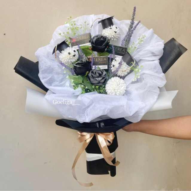 Goeliga - Bouquet Bunga Hitam Pompom Graduation Rokok Cigarettes isi barang custom