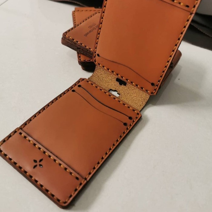 

Id Card Holder Kulit Model Flip Lipat Magnet Custom Logo, Name Tag Kulit Asli Custom Nama