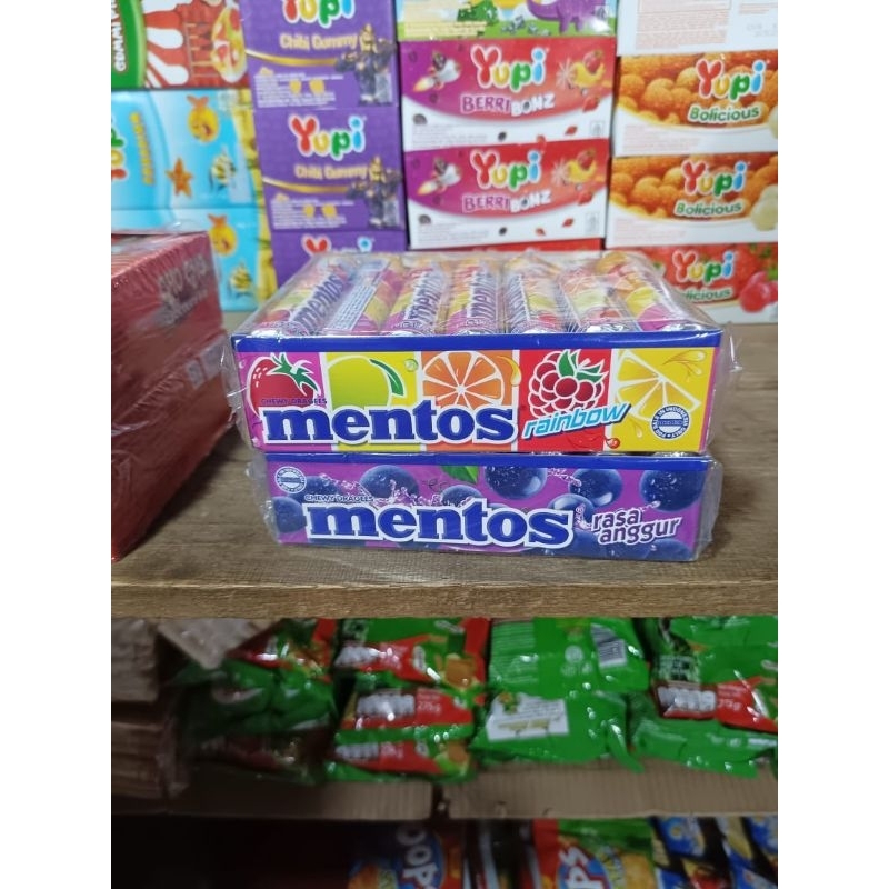 

Permen Mentos Roll dengan 2 varian rasa