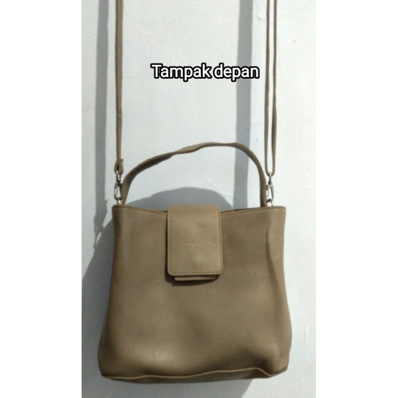 [BISA COD] Preloved Sling bag Wanita / Tas bahan miniso tebal / Tas  selempang cantik