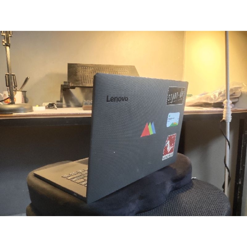 Laptop bekas / second Lenovo V130