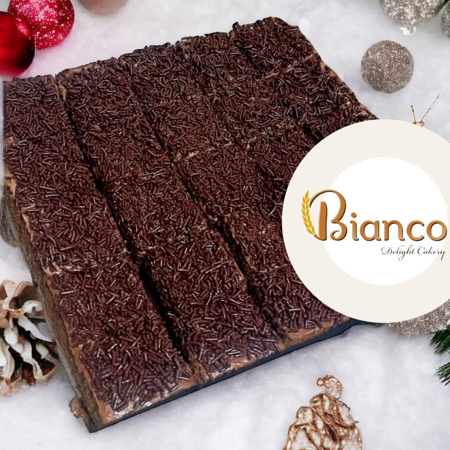 

Bianco Bolu double Choco delight ukuran 24*24*4 ( kue lembut )