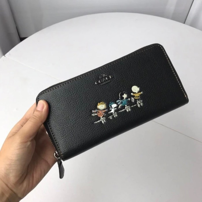 Dompet COACH Long Wallet Snoopy Edition Black Leather Coach F16122