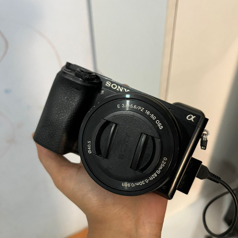 SONY A6000 + lensa kit