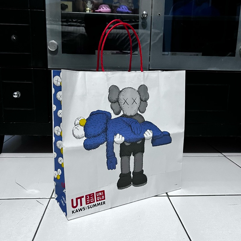 

UNIQLO x KAWS PAPER BAG SUMMER 2019 LIMITED EDITION ORIGINAL