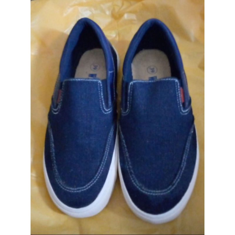 Sepatu Sneaker Pria Warrior