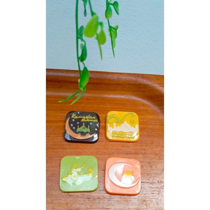 

coklat karakter edisi lebaran 1/2kilo