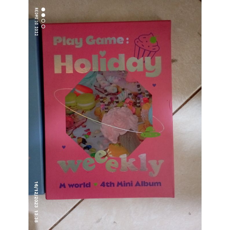 Album Weeekly Holiday M-World
