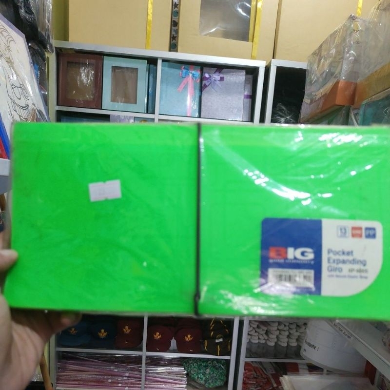 

big pocket expanding giro