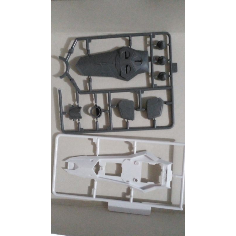 MG 1/100 Zaku phantom Part tameng