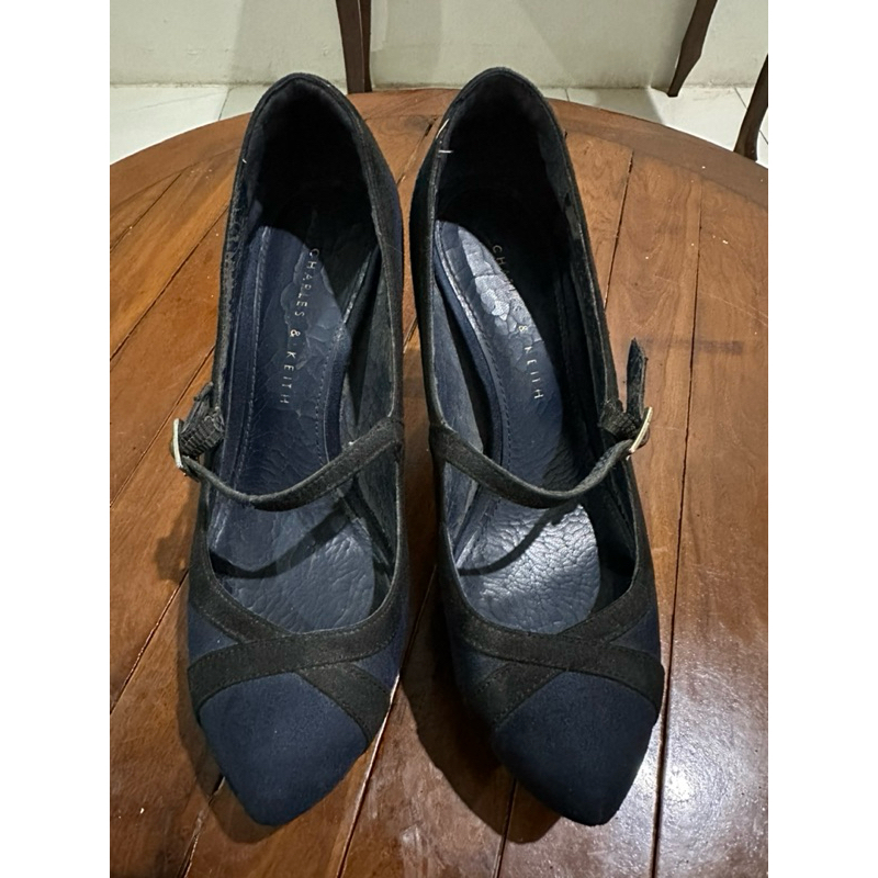 Sepatu Charles & Keith Preloved