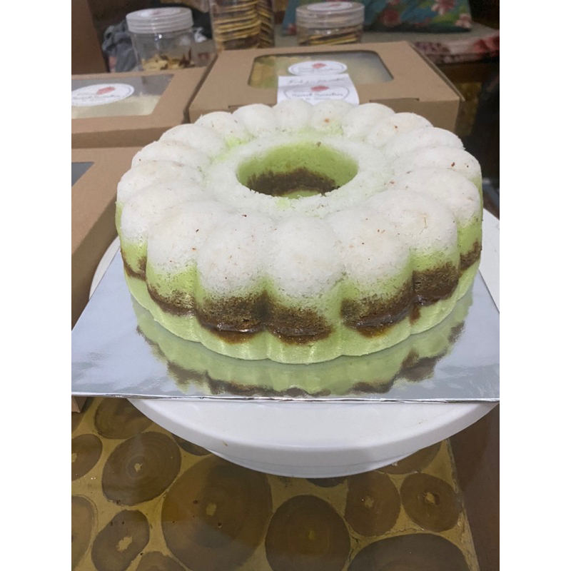 

Putu Ayu Gula Merah Jumbo Extra Pandan Asli