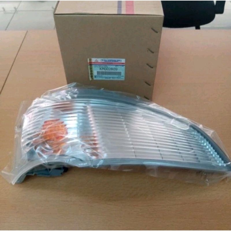 lampu sein sen riting depan mitsubishi canter original