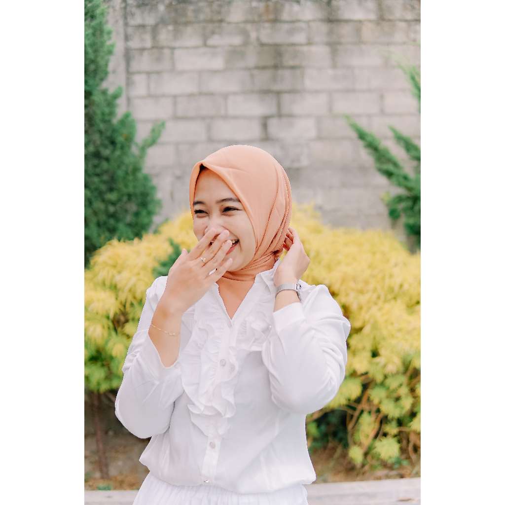 Hijab Bella Square Premium // Hijab Segi Empat / Jilbab Segi Empat / Hijab polos tanpa motif / Matt 