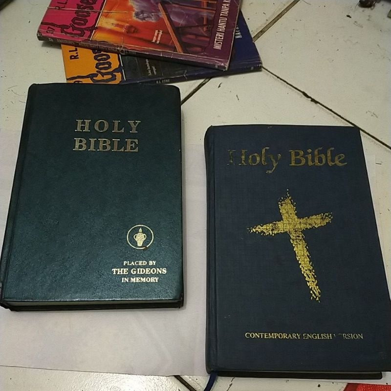 Original HOLY BIBLE placed by the gideons memory dan HOLY BIBLE  CONTEMPORARY English