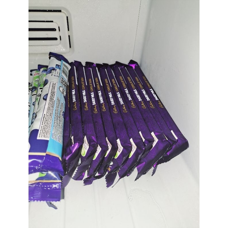 

Cadbury Cokelat 62 gr isi 3 pcs / Bundle