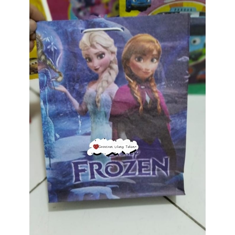 

Tas Snack Karakter Frozen / Paper Bag / Tas Kado Ulang Tahun (10lmbr)