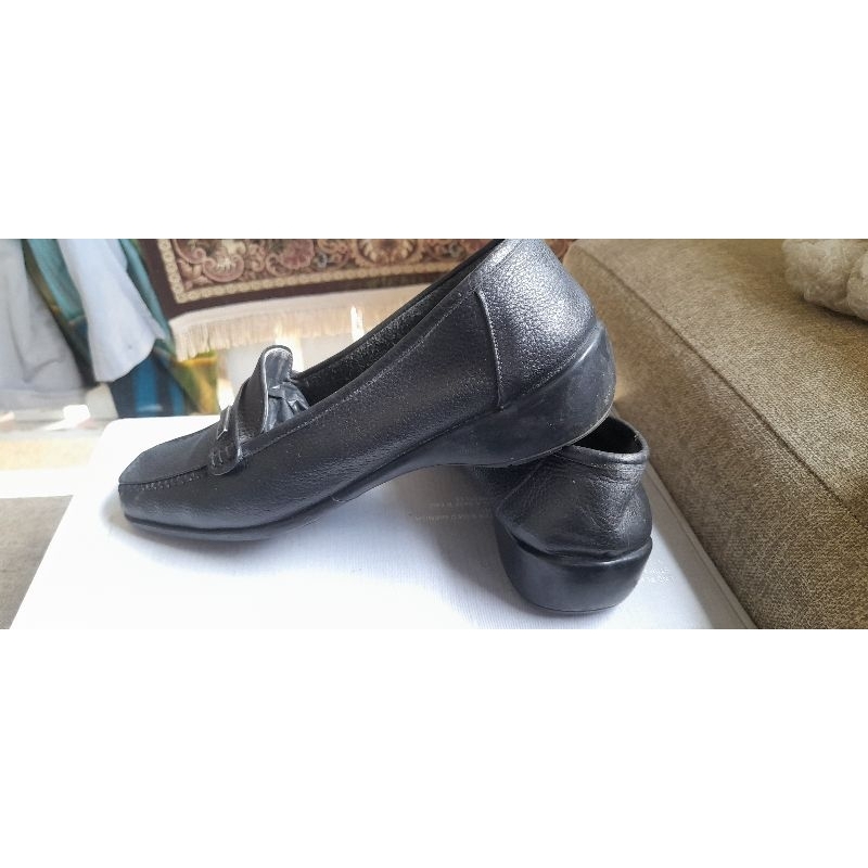 pantofel wanita MERK BUCCHERI original