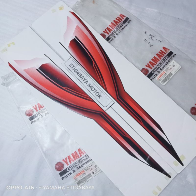 striping Nuvo z merah marun bagian belakang graphic bagian belakang Yamaha Nouvo z 2007 merah marun