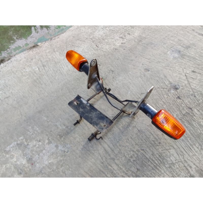 breket pangkon dudukan depan lampu riting Tiger 2000 Tiger lama original