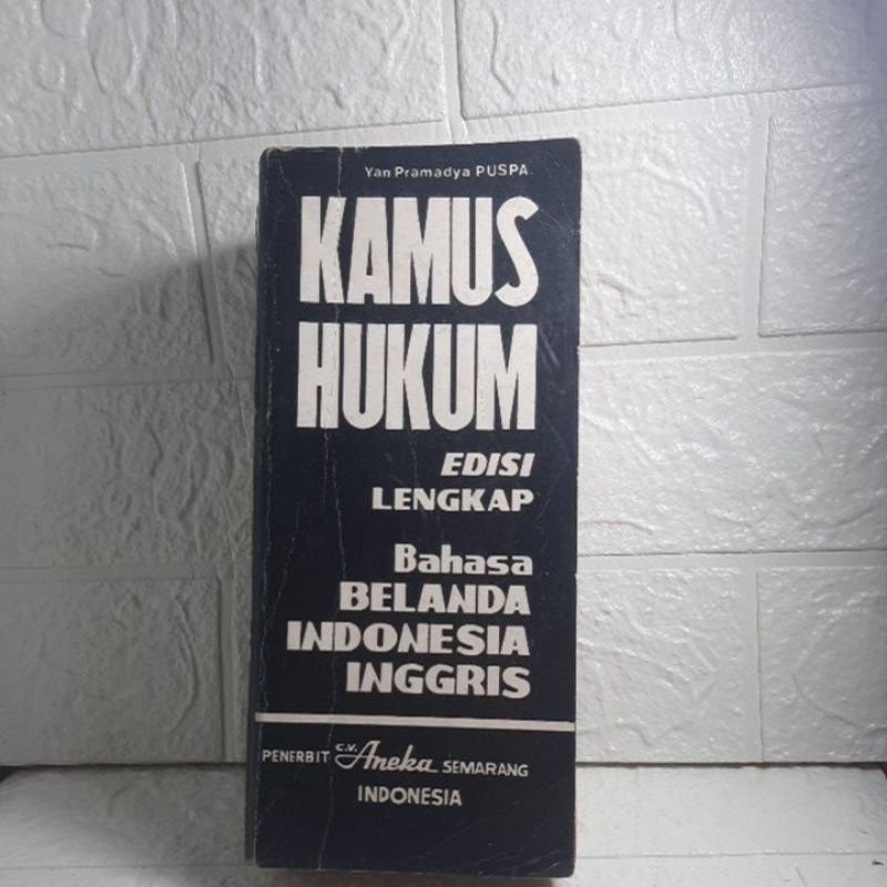 bekas original Buku Kamus Hukum edisi lengkap bahasa Belanda Indonesia inggris By Yan Pramadya Puspa