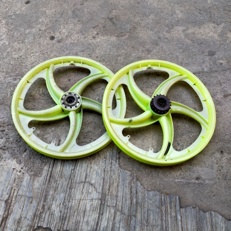 Sepasang Pelk Velg Velk Racing Plastik Atom Jaguar Palang 5 Lengkung Sepeda BMX Minion Minitrex dll 