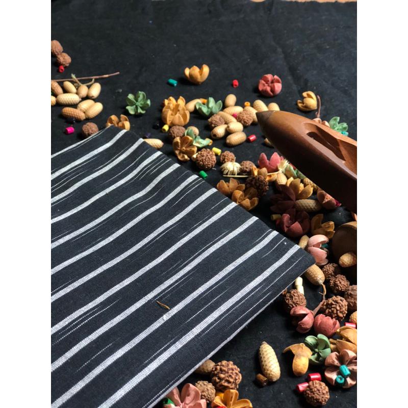 Kain Tenun Lurik Gerimis Hitam Abu