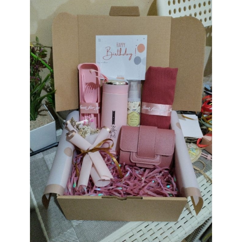 

Hampers Hijab Kado Ulang Tahun Teman Gadis Kado Bestie