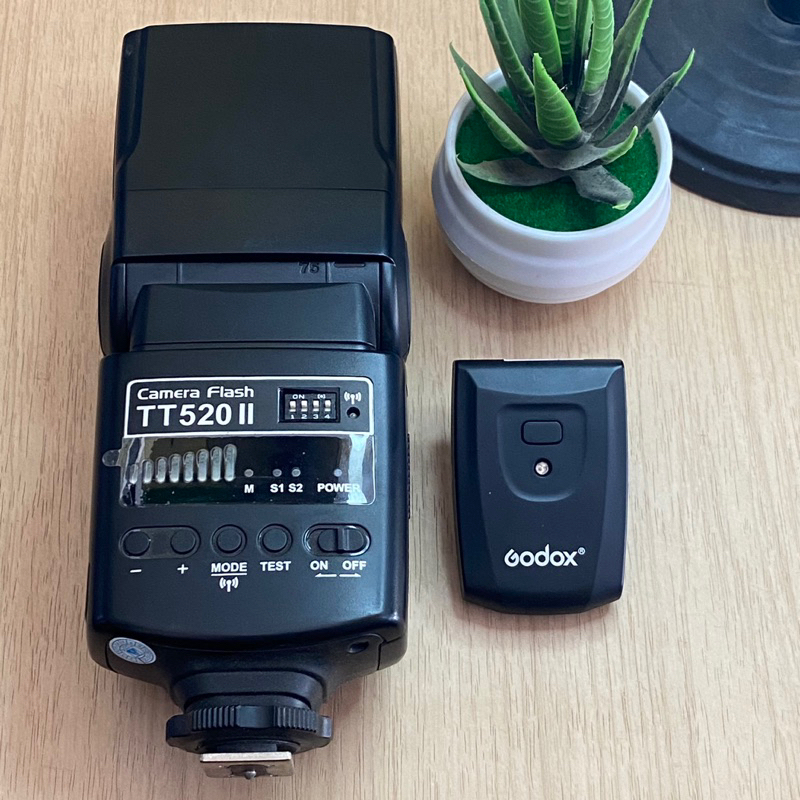 Godox TT520 II Camera Flash + Trigger