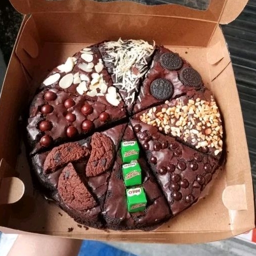 

Brownies Fudgy Panggang Pizza Diameter 20