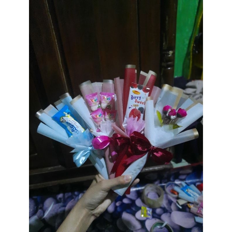 

buket murah / buket mini / buket snack mini / hadiah ulang tahun / buket kecil / buket lucu / buket gemes / buket yupi