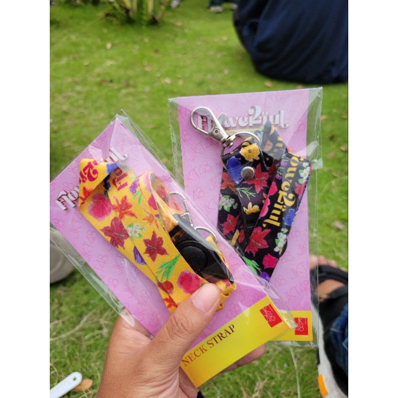 

Lanyard JKT48 Flowerful Kuning