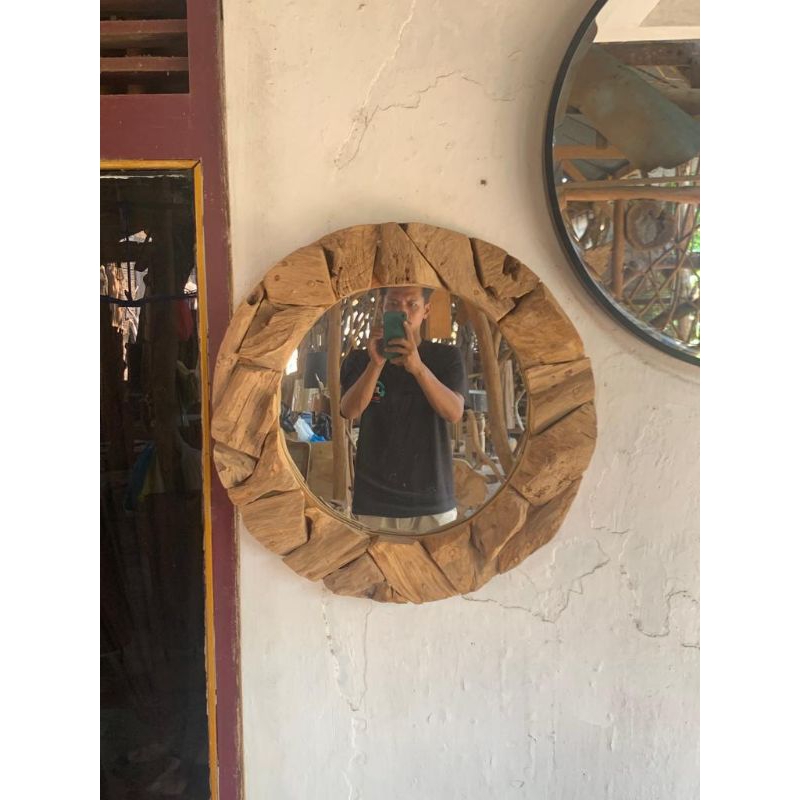 Figura jati/figura cermin/figura kayu erosi