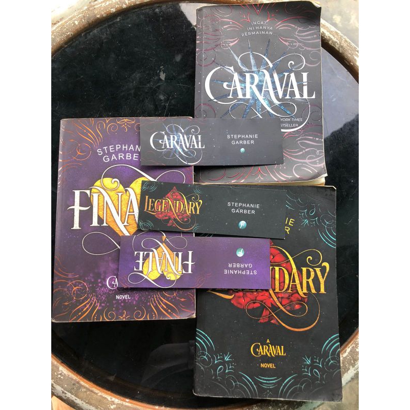(PRELOVED) 1 SET NOVEL CARAVAL SERIES