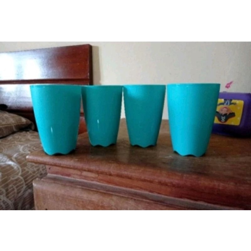 Gelas jadul tupperware