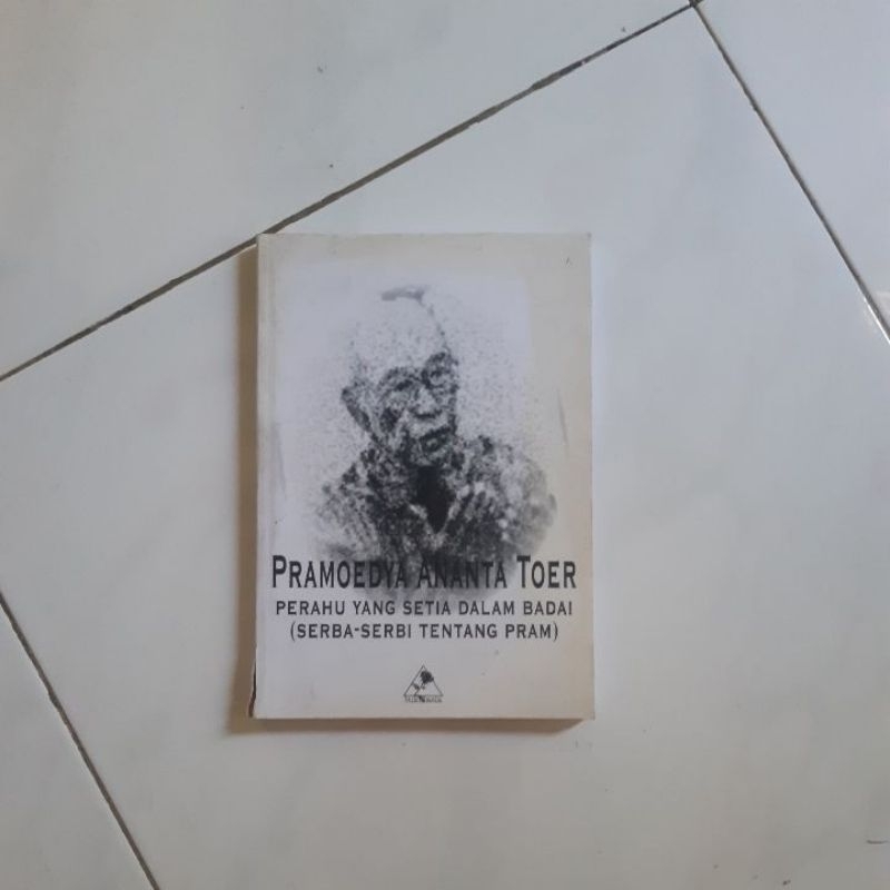 pramoedya ananta toer. perahu yang setia dalam badai