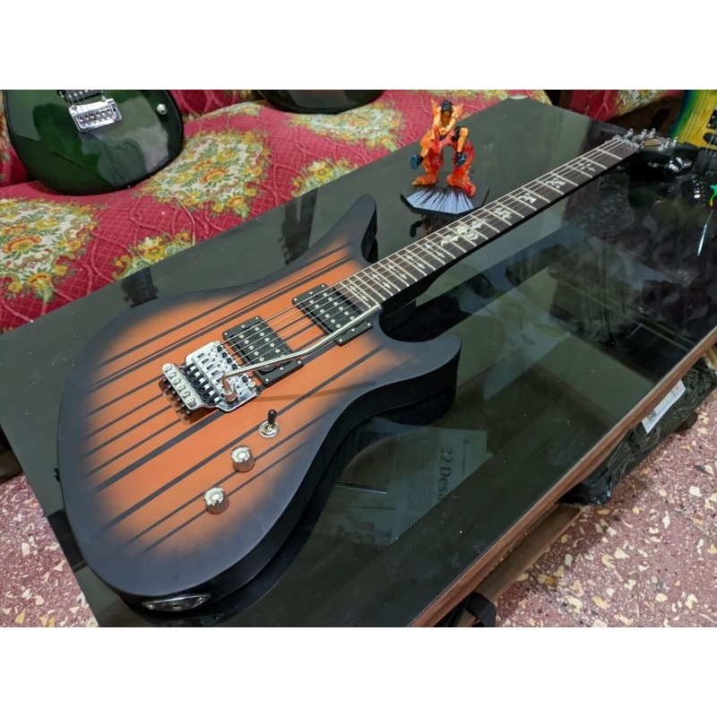 Gitar elektrik Schecter Synyster gate, bukan ori