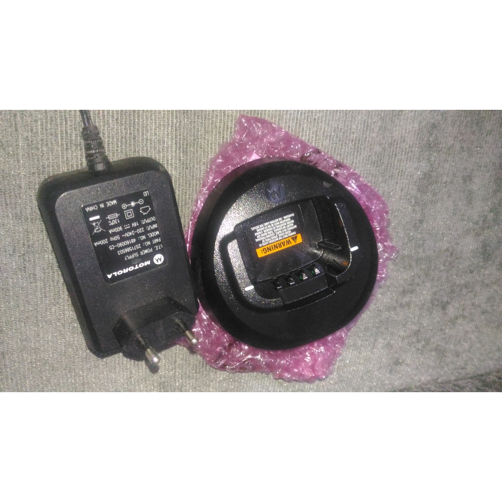 Charger Motorola CP1660 Casan Motorola CP1300 Charger desktop Ht Motorola CP 1660 Bekas Normal 98 Pe