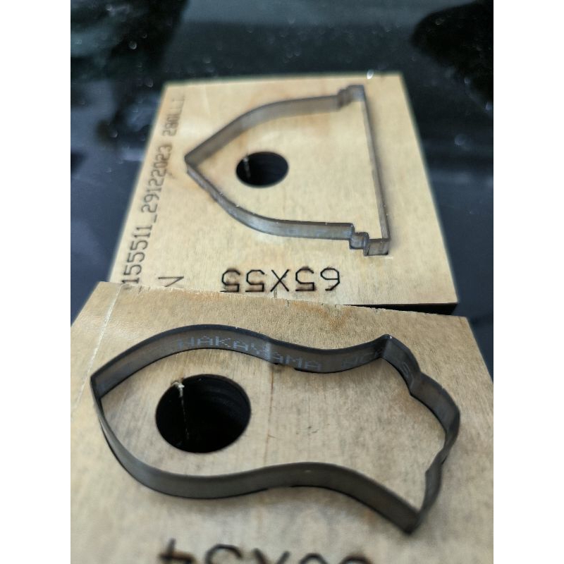 

PISAU KULIT - PISAU CUSTOM - PISAU POND KULIT - LEATHER DIECUT - PISAU SENI