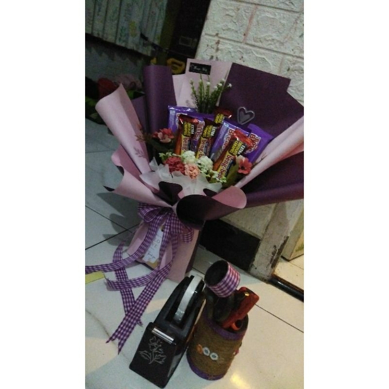 

Buket coklat aneka kebutuhan (WAJIB PACKING KARDUS)