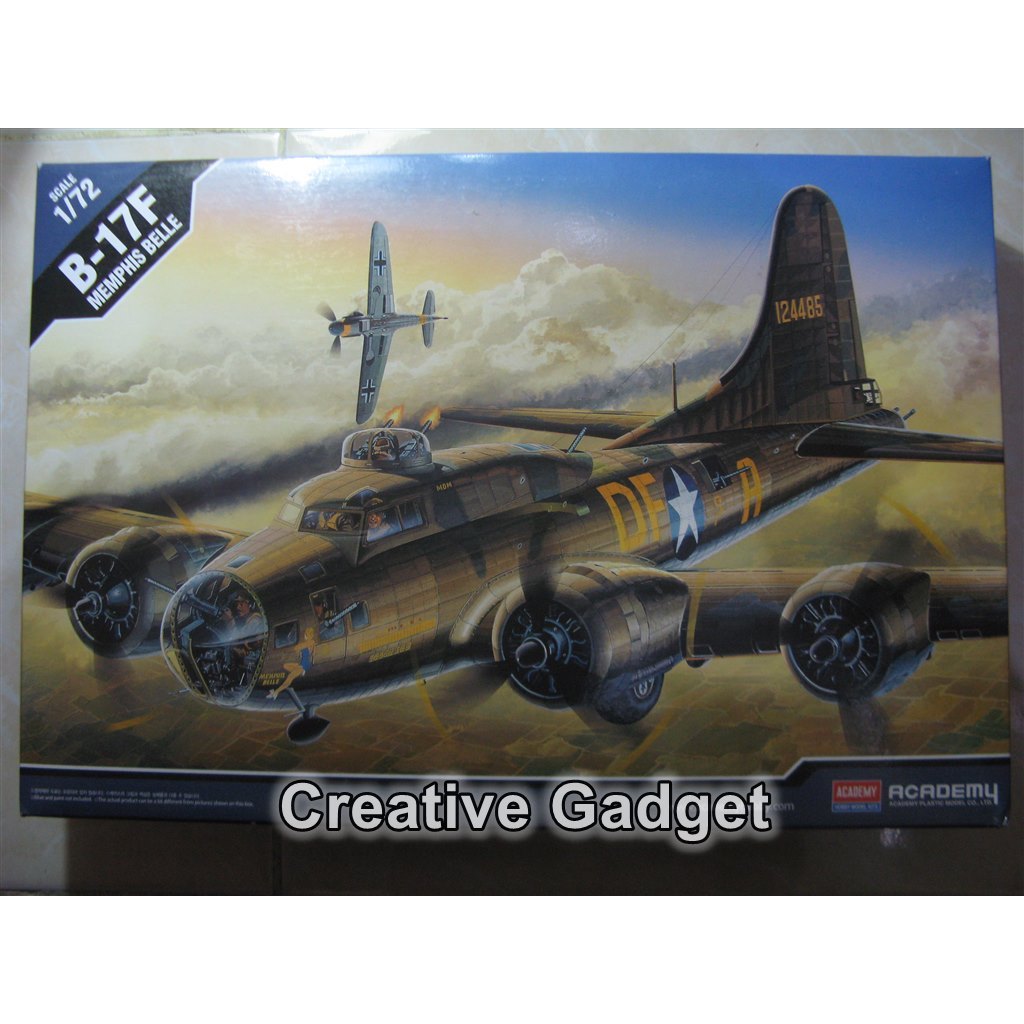 Pesawat US Heavy Bomber Aircraft B-17F Memphis Belle ( B17 ) Flying Fortress - Model kit Academy 1/7
