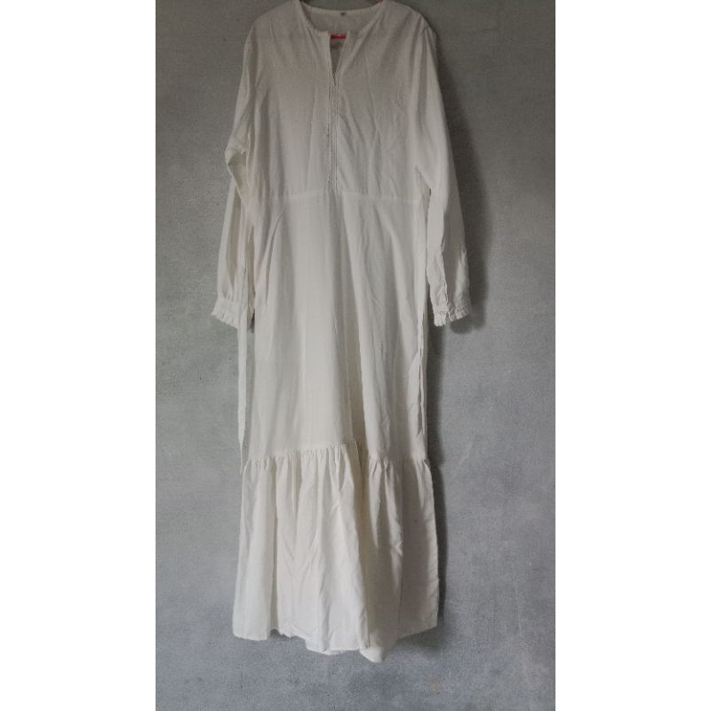 Busana Muslim Gamis Putih wanita