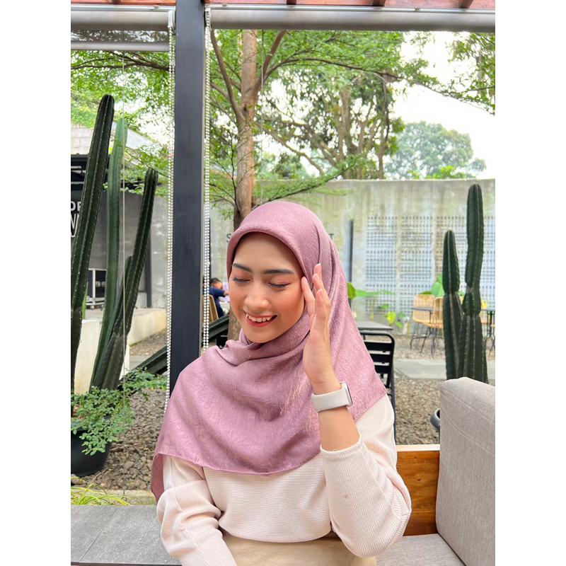 Hijab Segiempat Santorini Semi Bludru