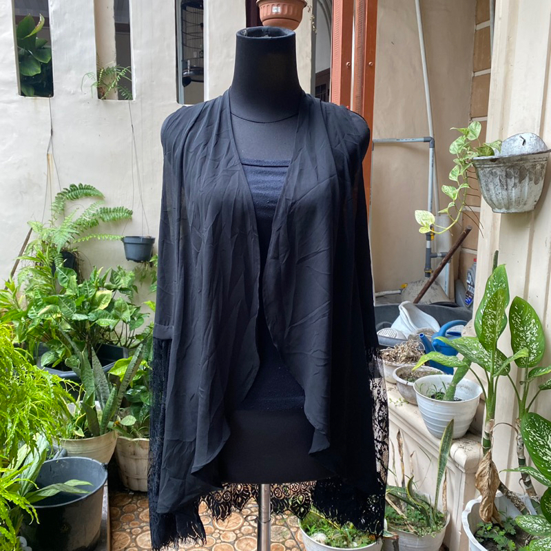 Outer | Hitam Polos, Yukensi, Kebaya